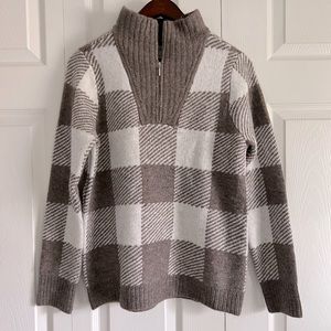 Like New Croft and Barrow Zipper Up Sweater, Size Small